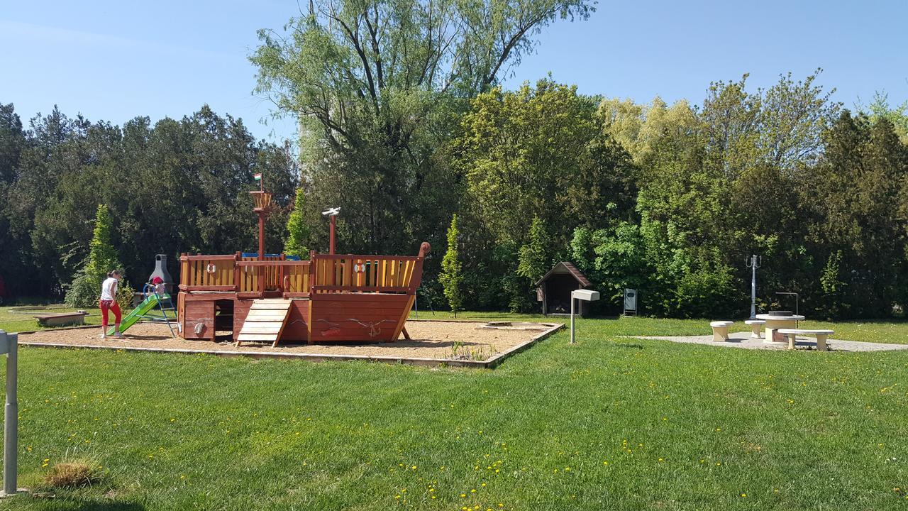 Surman Apartmanok Siofok Exterior photo